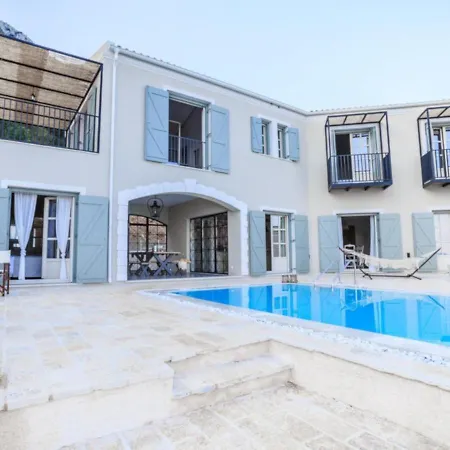 Sleeps 8 Pool Air Con Wifi *