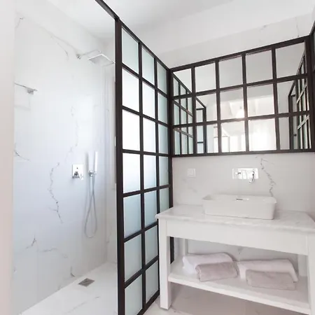 Sleeps 8 Pool Air Con Wifi * Barbáti